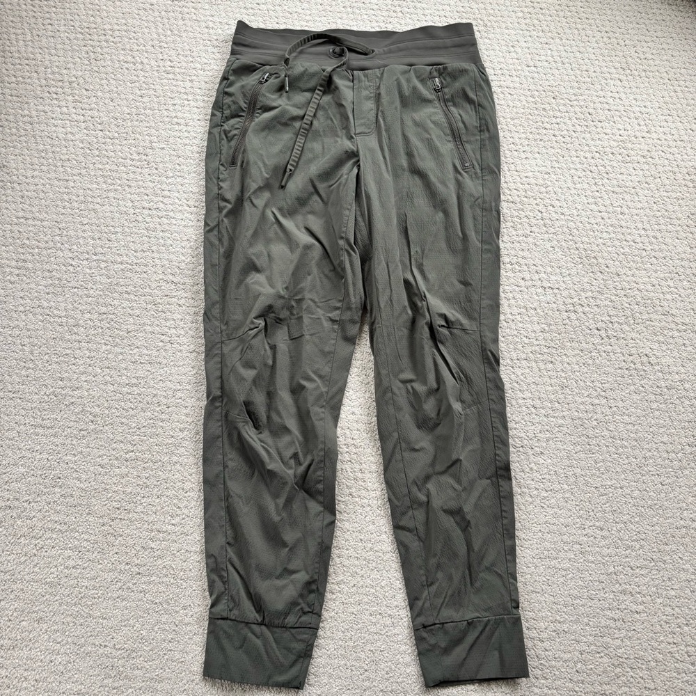 Athleta north Trekkie jogger green